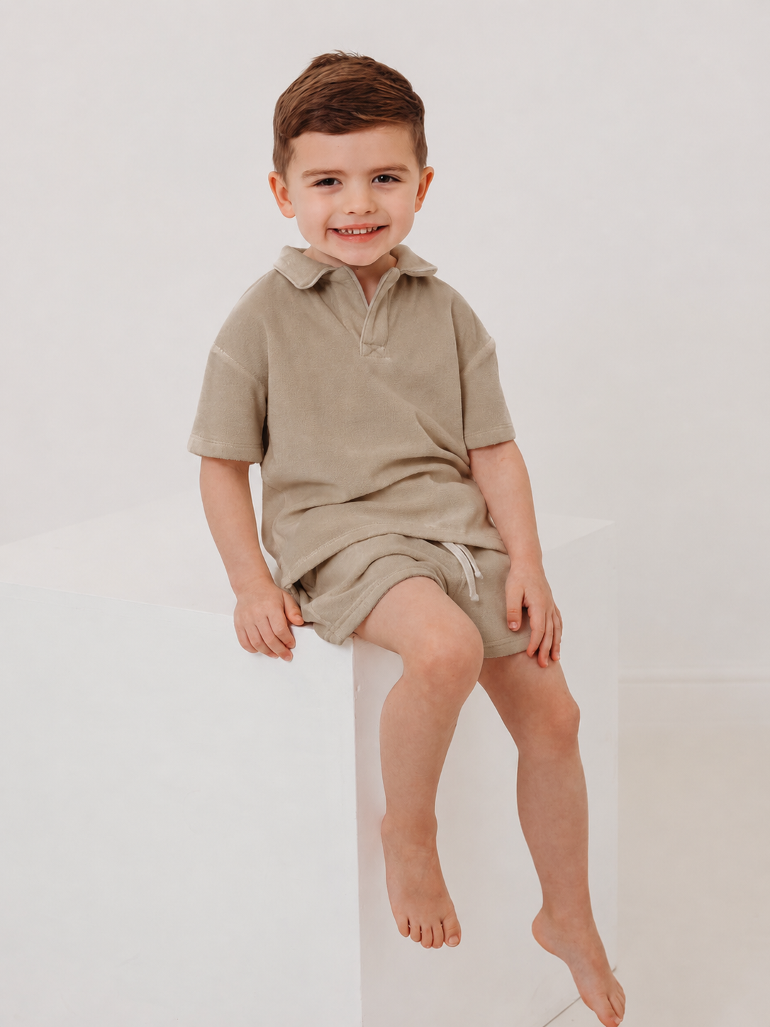 Beige towelling unisex polo shirt and drawstring shorts set