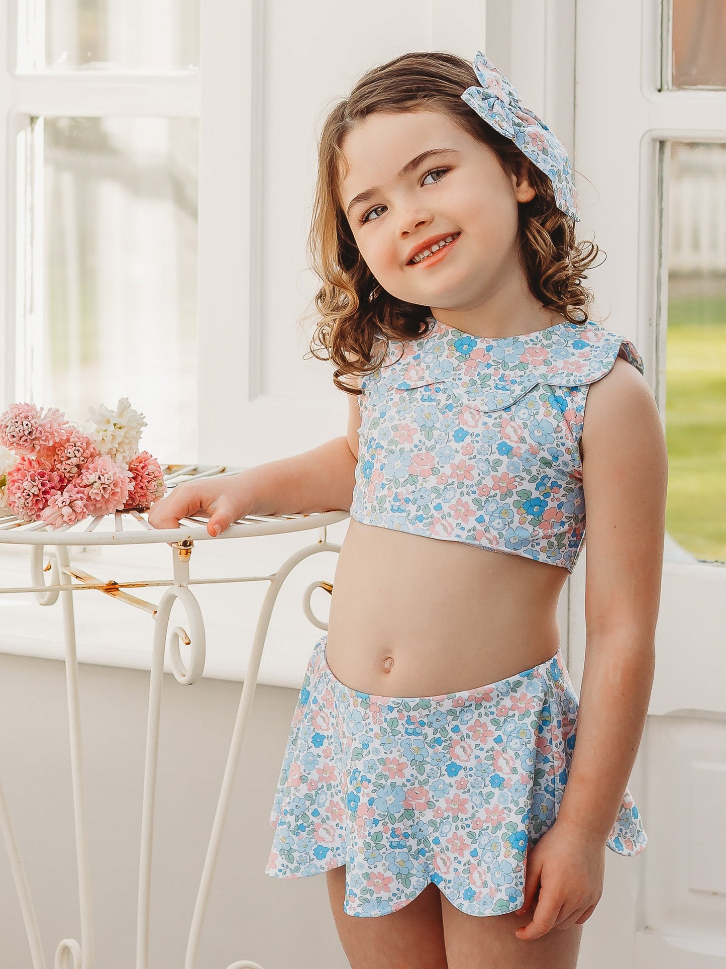 Blue floral petal-collar bikini set with ruffled sleeveless neckline