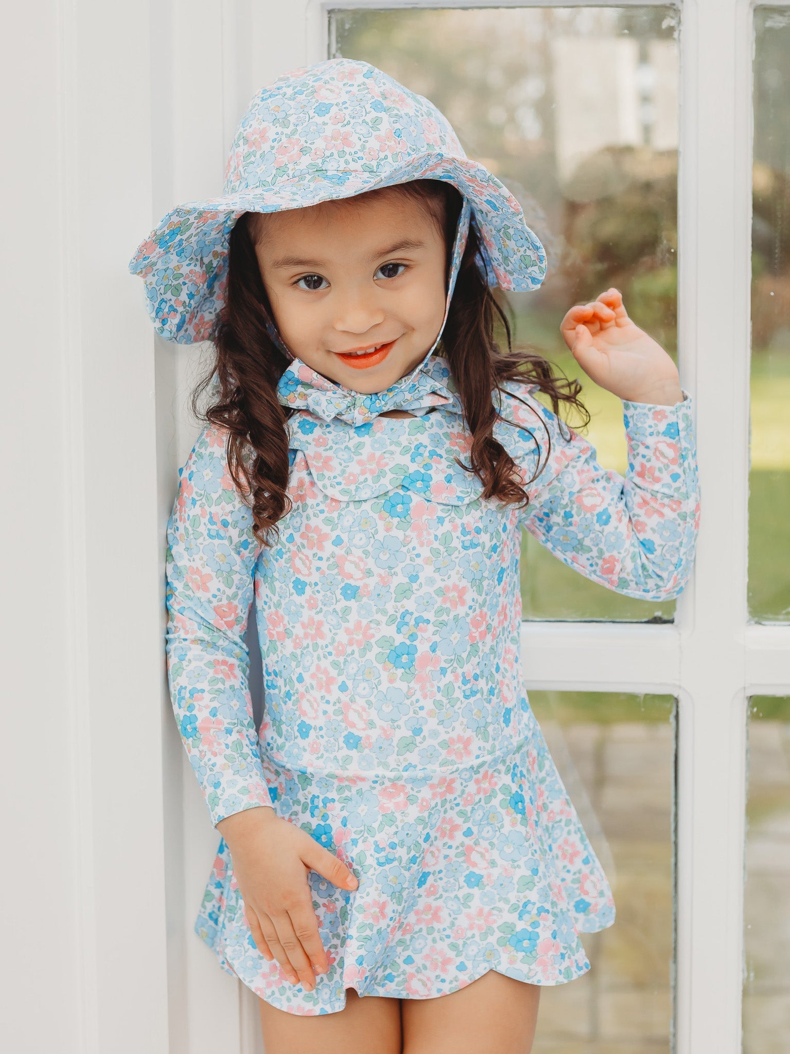 Floral petal-collar long-sleeve skirted swimsuit, light blue, bucket hat
