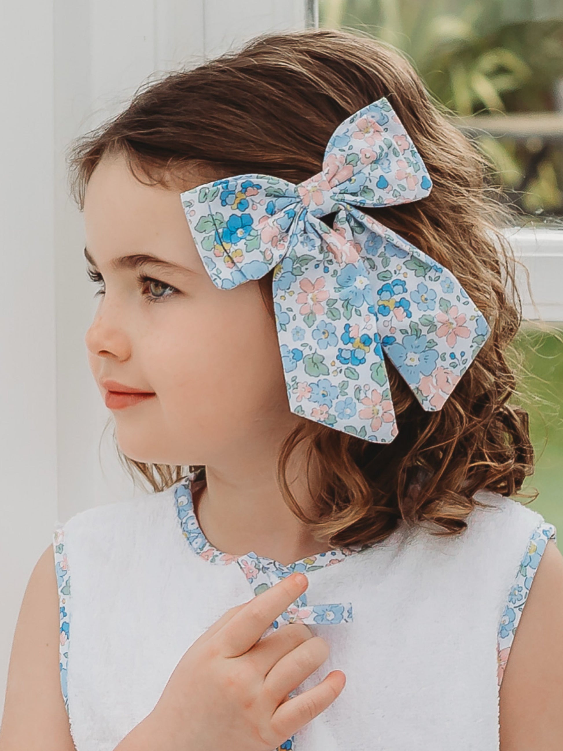 R&A 'Betsy' floral bow, light blue with long ribbon tails