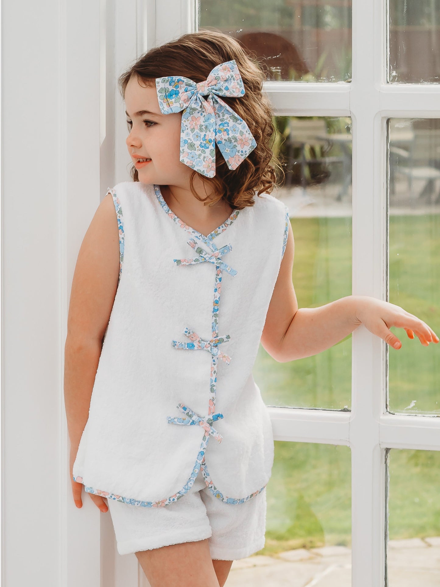 R&A 'Betsy' floral large bow, light blue with long tails, side view