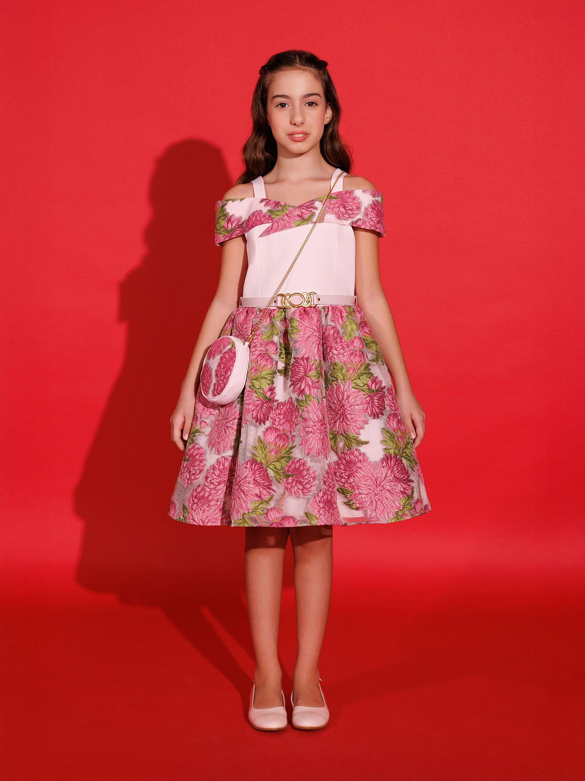 Rosa Mädchenkleid mit floraler Jacquard-Rockpartie und Mini-Schultertasche