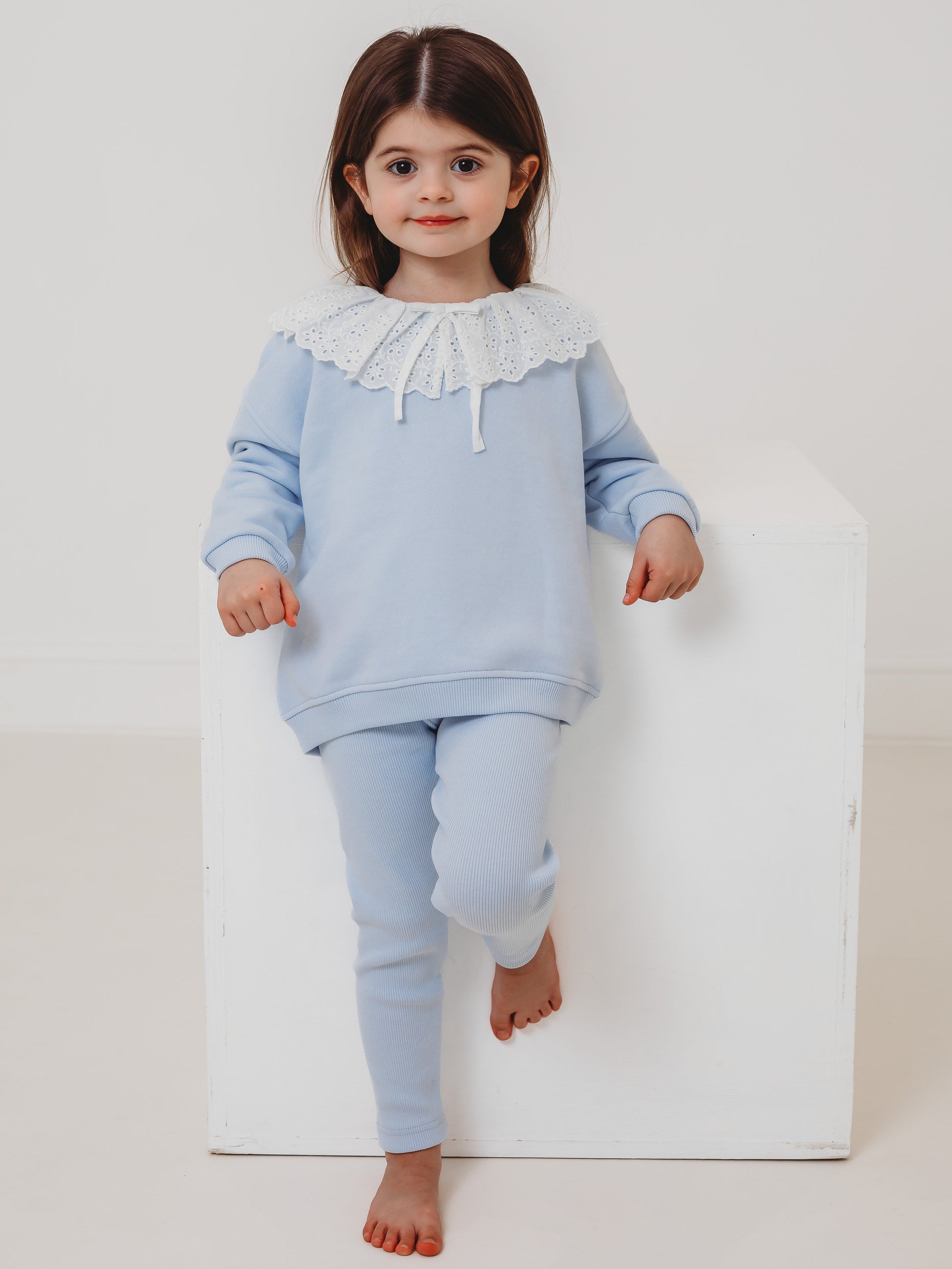 Kids light-blue top and ribbed leggings set with lace frill collar
