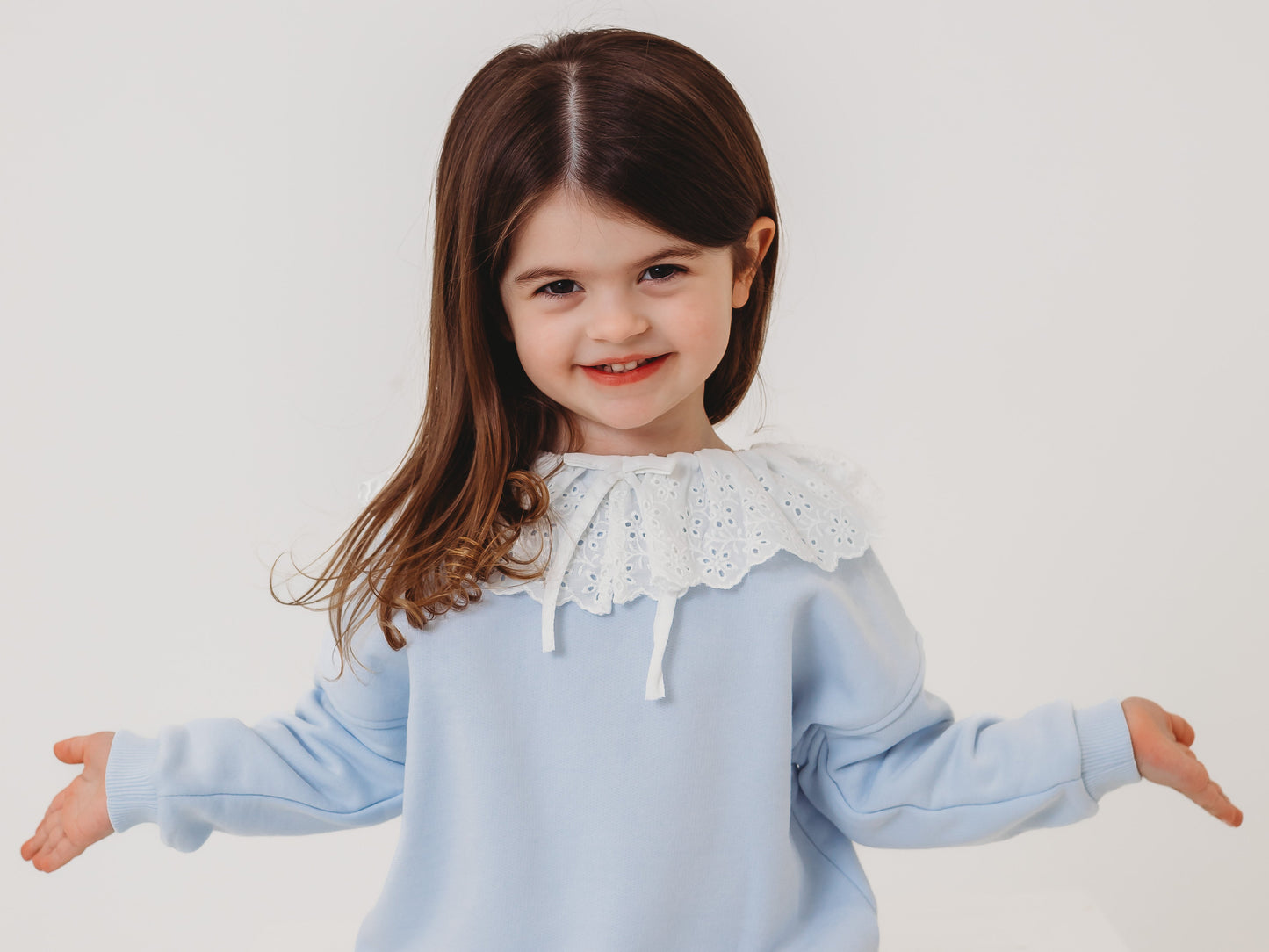 Kids light-blue top and ribbed leggings set with lace frill collar, front view