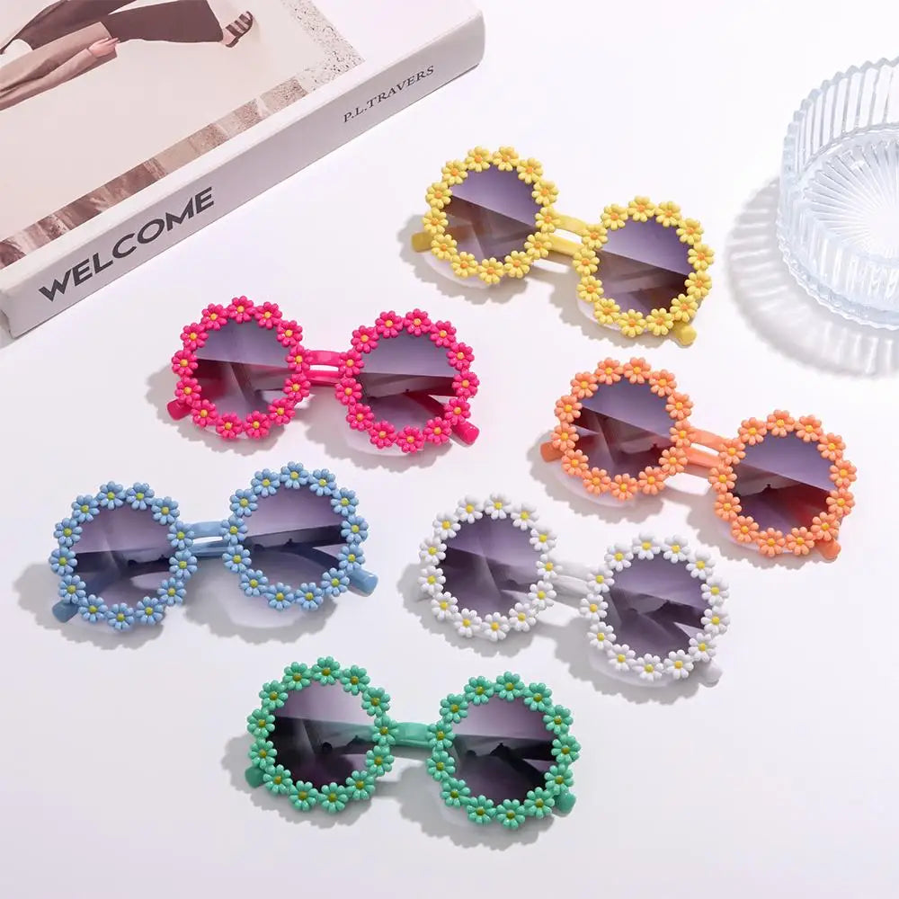 Daisy Flower Round Sunglasses – Choice of Colors